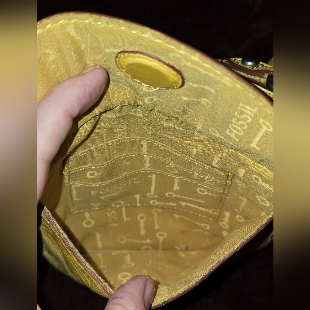 Vintage Fossil Yellow Genuine Leather Crossbody - Picture 5 of 13